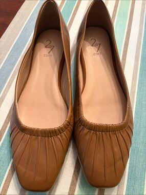 27 EDIT Women's Brown Leather Ballet Flats. 8.5 M